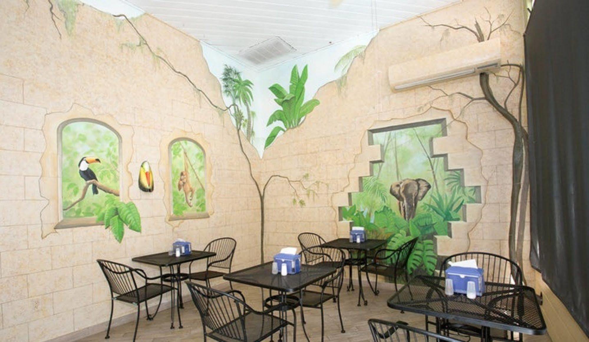 Tropical Palms & Lodge